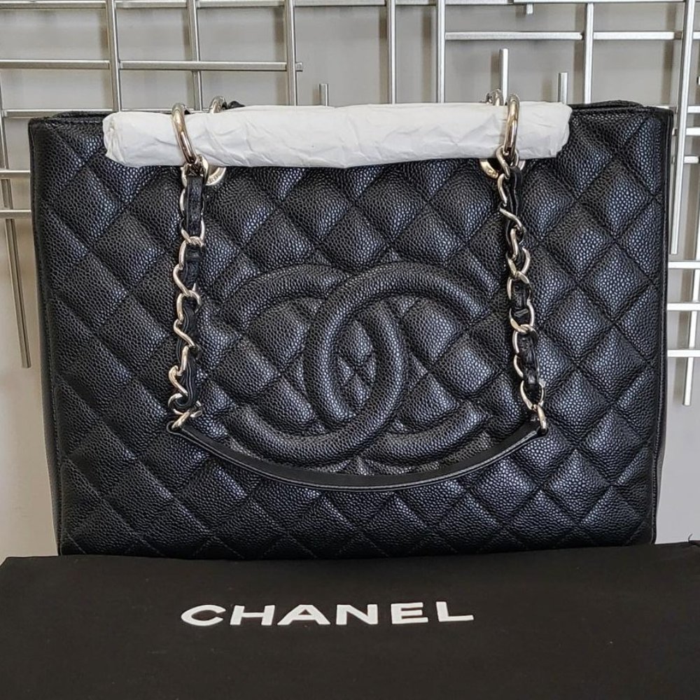 NEW CHANEL Black Caviar GST
